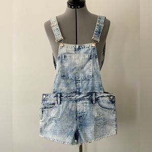 NWT Forever 21 - Denim Overall SHORTS - acid washed - with pattern - size Medium